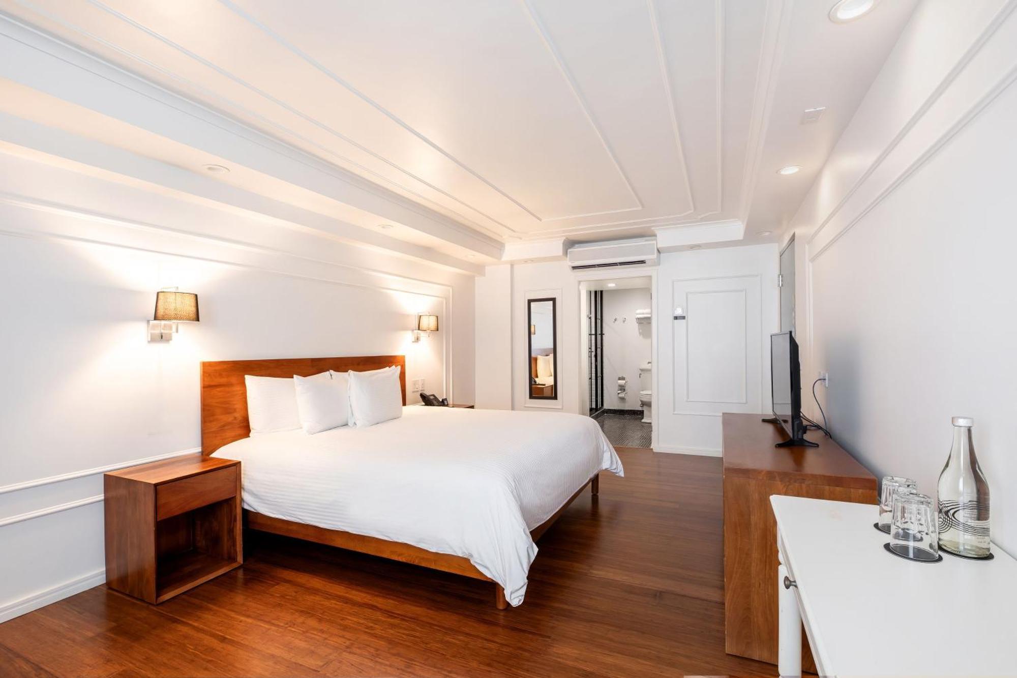 Premium Room King Bed,1669834295:JPEG